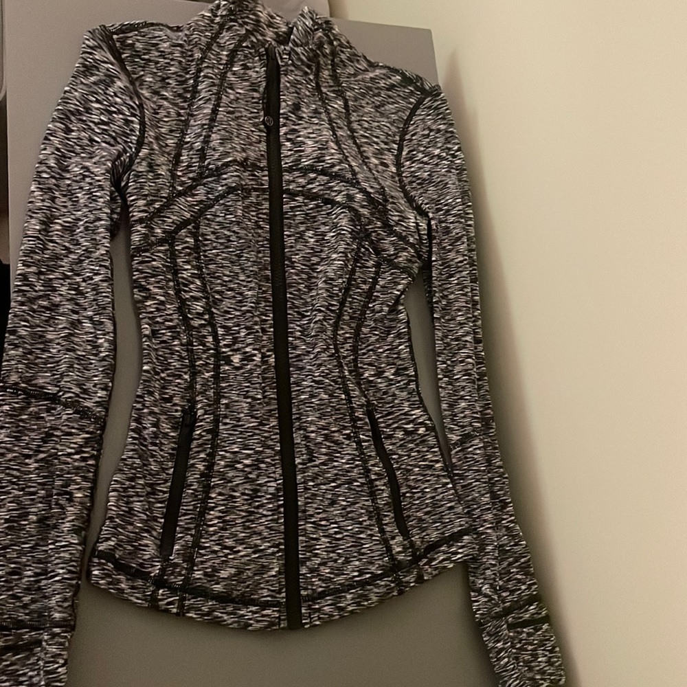 Lululemon size 2 Define jacket